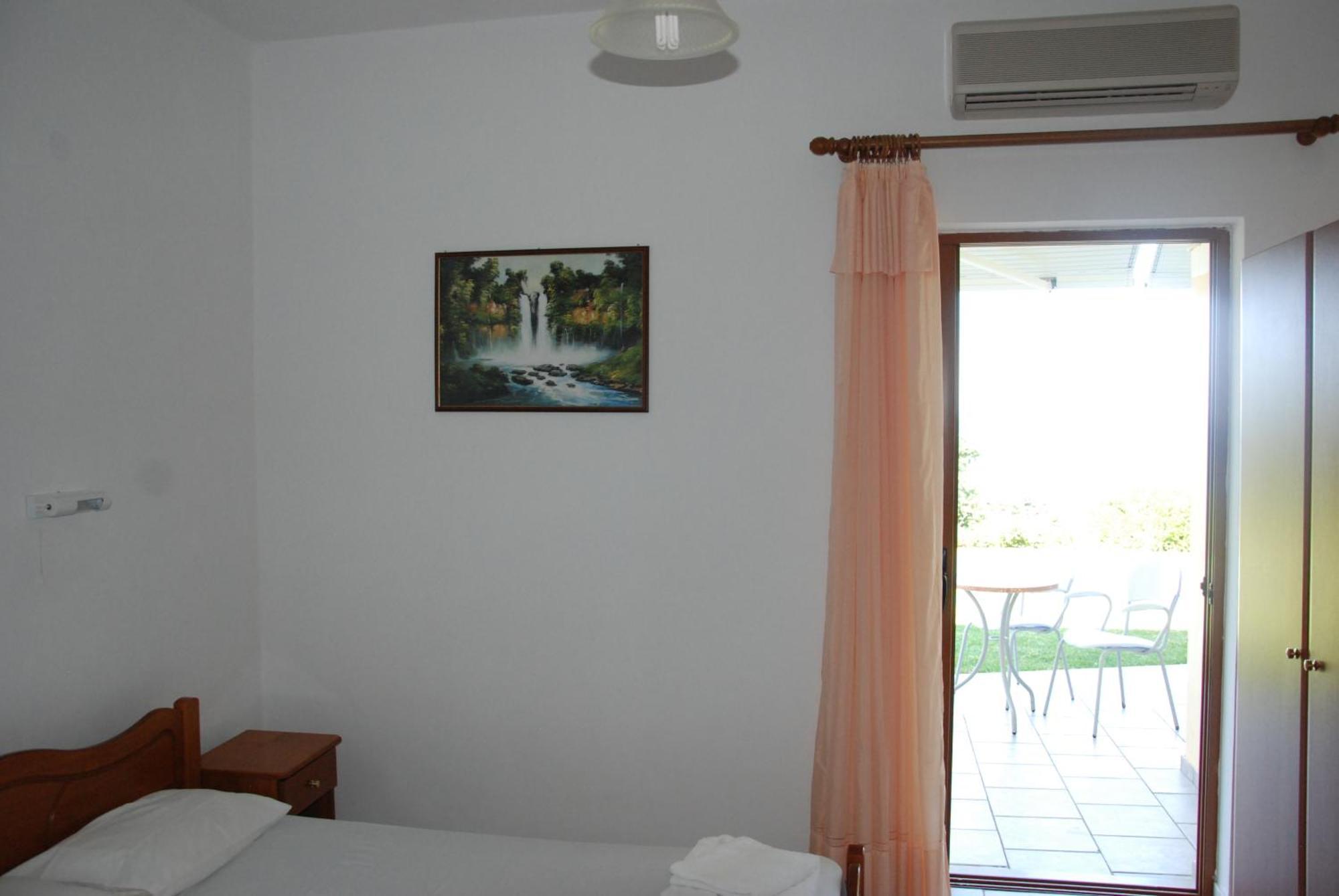 Artolithia Apartment